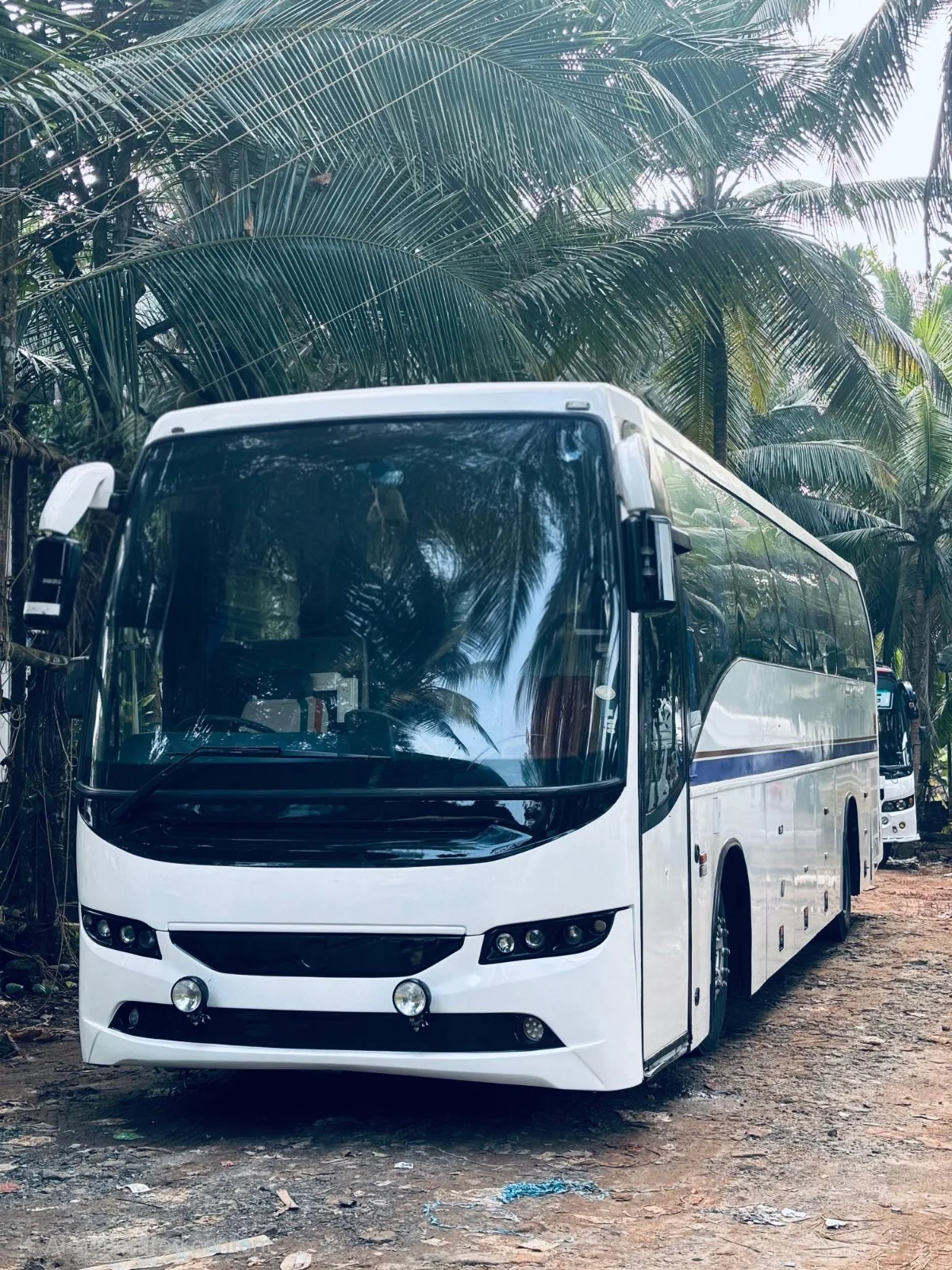 Premium Volvo B7R Bus for Group Travel