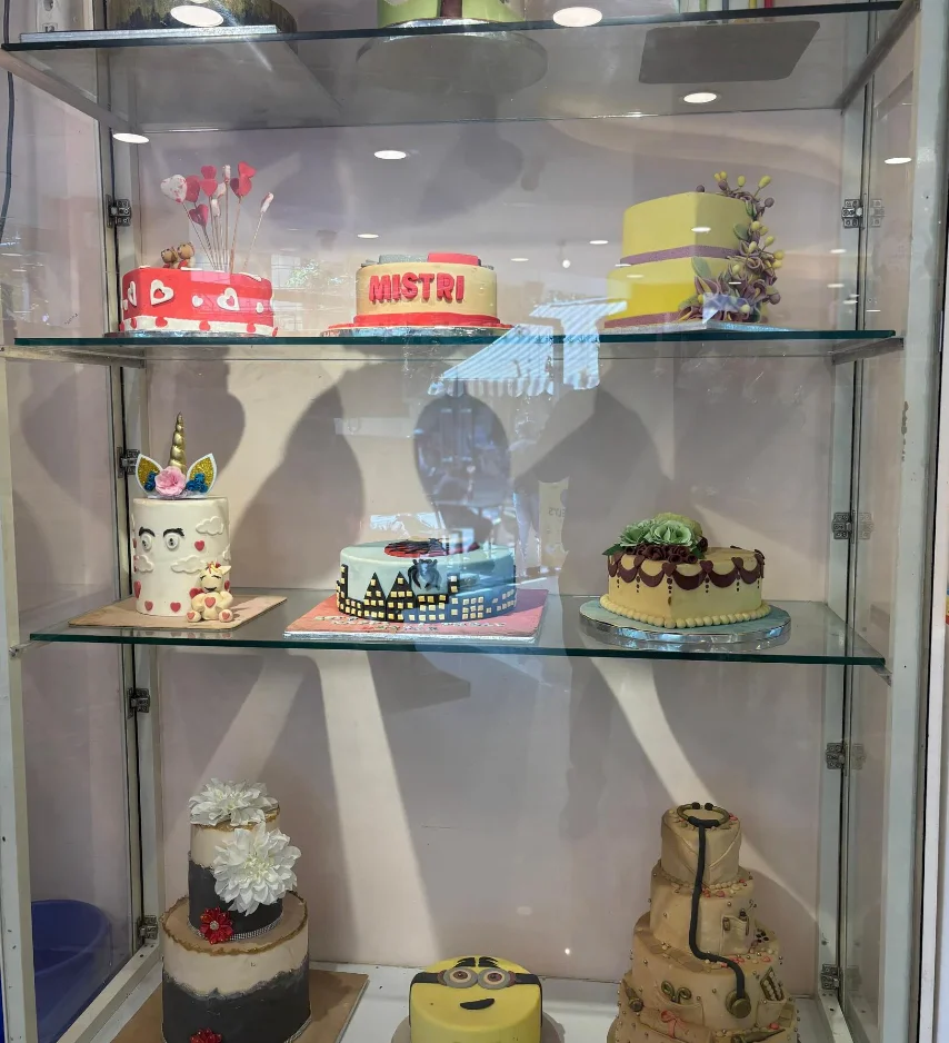 Heavenly Bakes: Cakes & Pastries