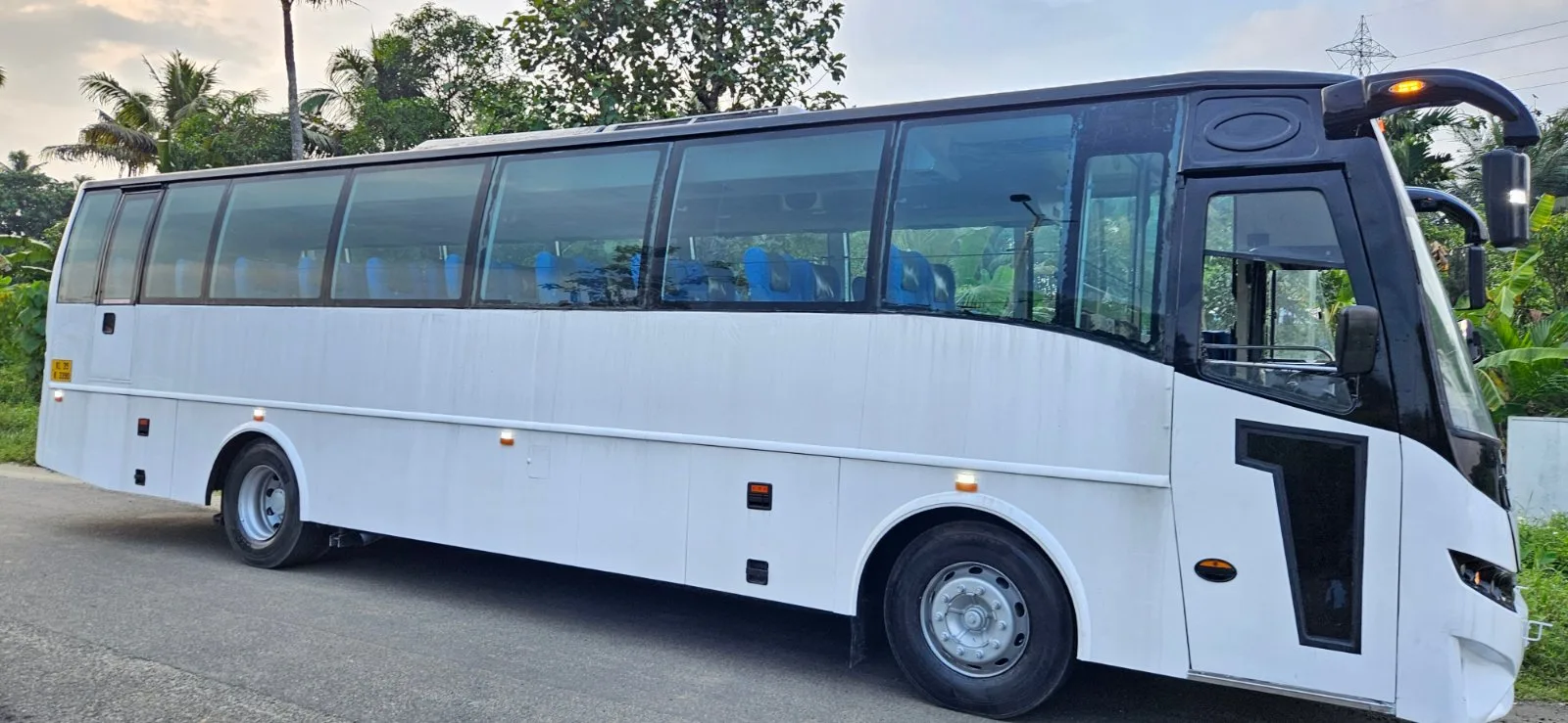 40-Seater AC bus For Group Travel