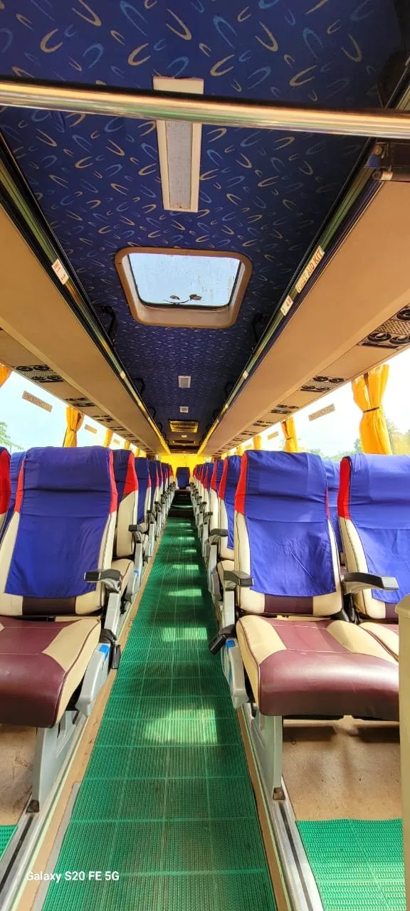 Premium Volvo B7R Bus for Group Travel