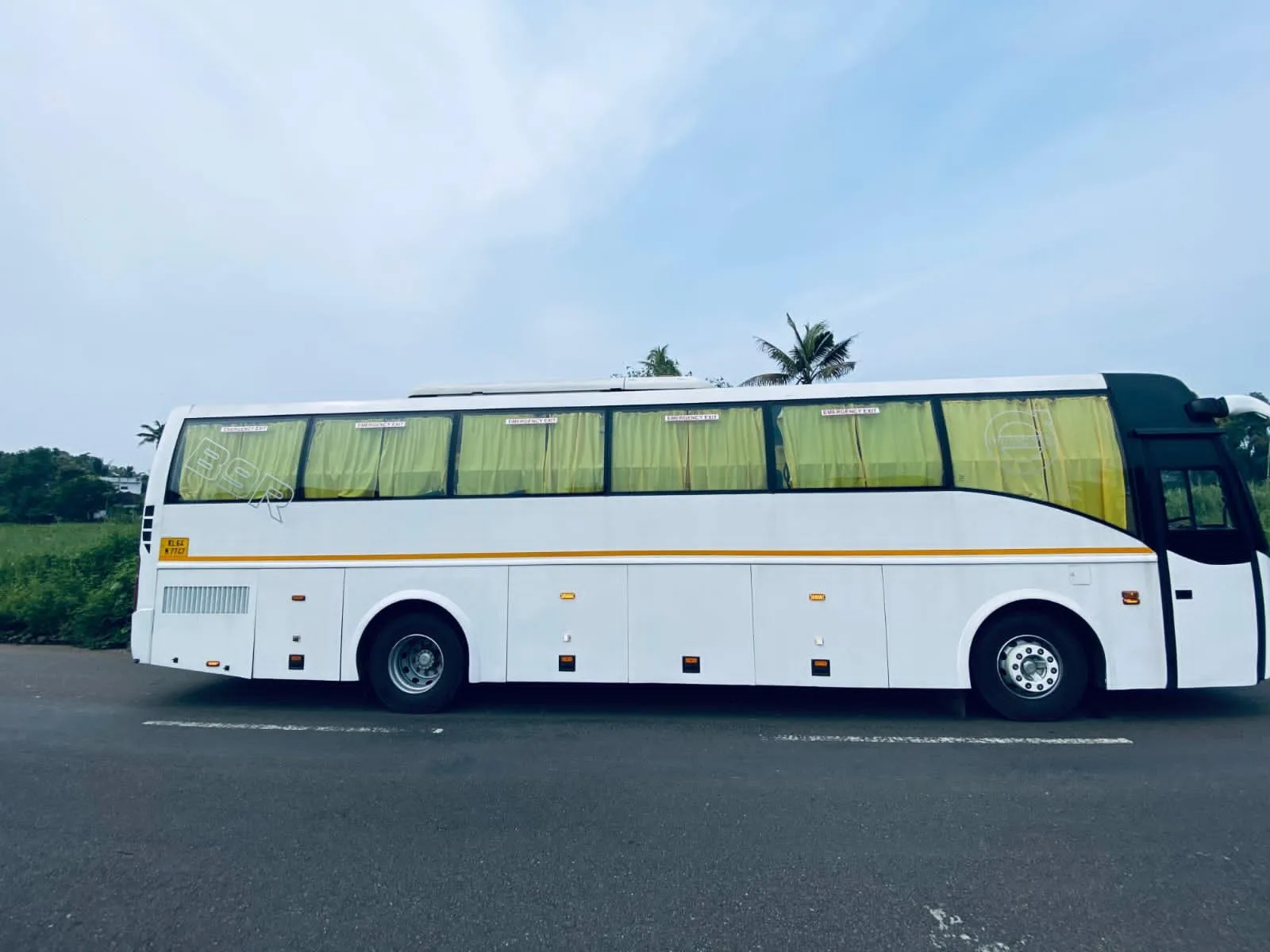 Premium Volvo B7R Bus for Group Travel