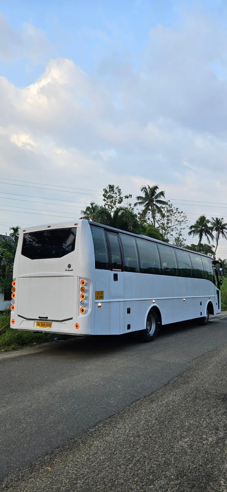 40-Seater AC bus For Group Travel