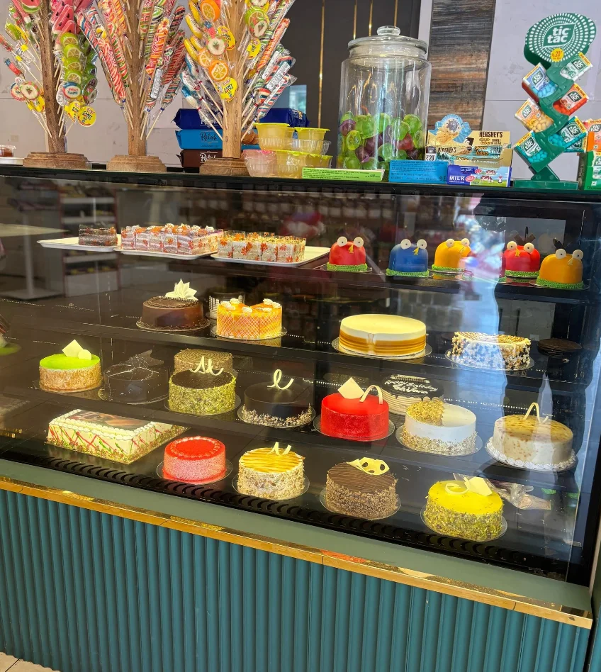 Heavenly Bakes: Cakes & Pastries