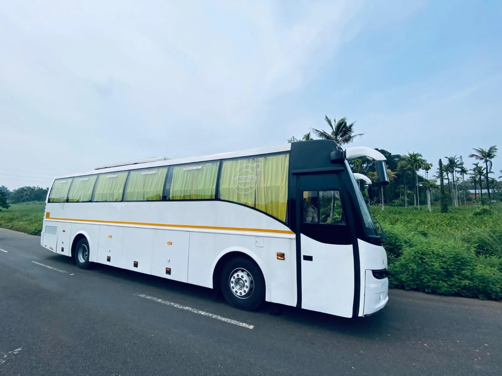 Premium Volvo B7R Bus for Group Travel